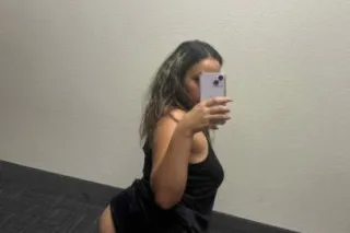 SERIOUS INQUIRES ONLY NO YOUNG... - Image 1